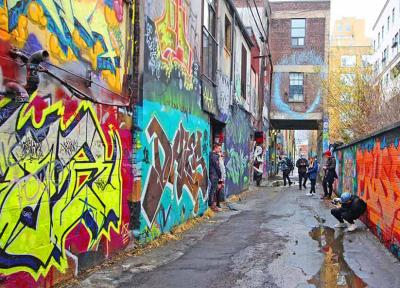 کوچه گرافیتی تورنتو: نبض هنر خیابانی و داستان های شهری کوچه گرافیتی تورنتو: نبض هنر خیابانی و داستان های شهری